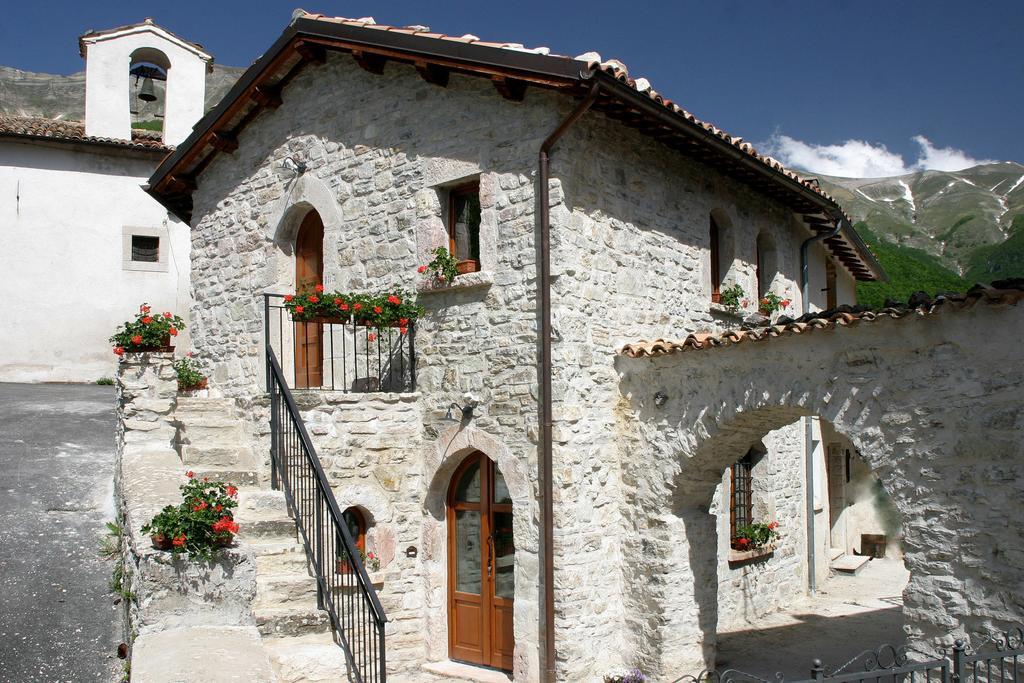 B&B Cascina Dell'Orso Castelsantangelo sul Nera Esterno foto